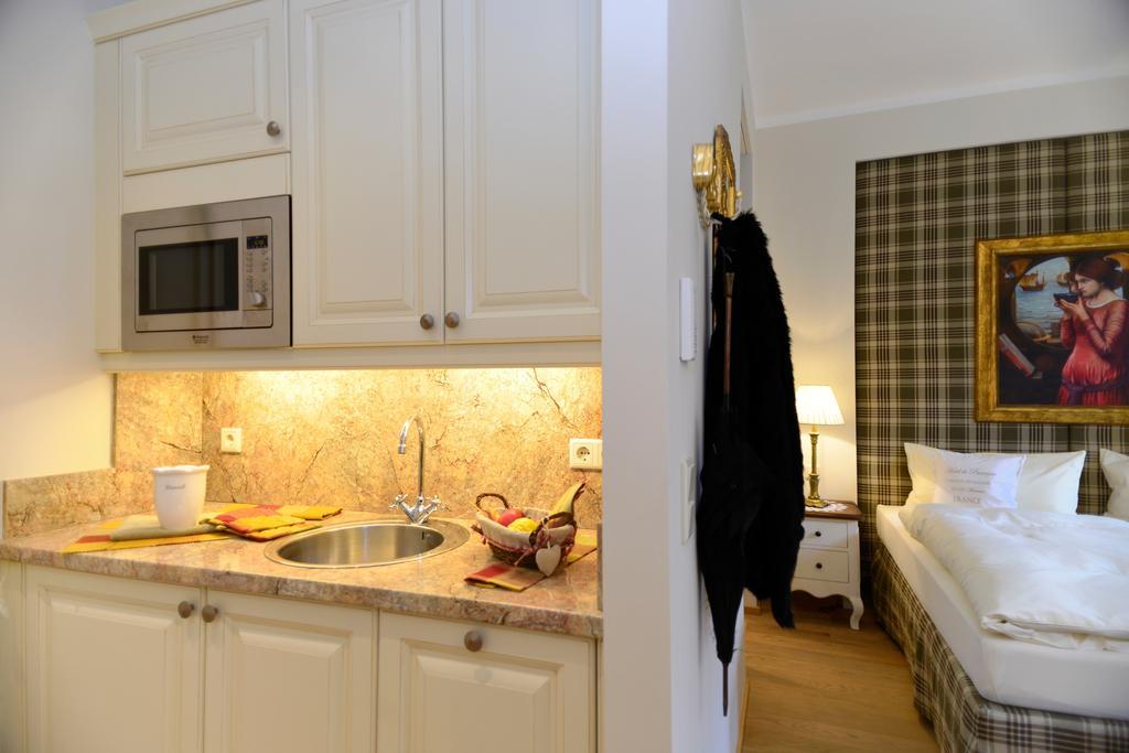 Schottennester Schlafen An Der Kraemerbruecke Erfurt Room photo